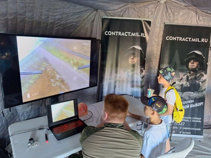 Праздник традиций и осознанный выбор: в Зеленодольске на Ивана Купалу работает мобильный пункт отбора на военную службу по контракту