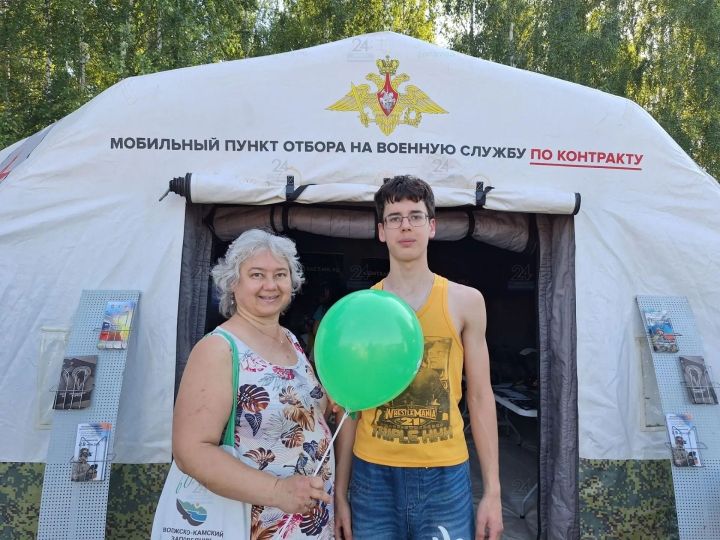 Праздник традиций и осознанный выбор: в Зеленодольске на Ивана Купалу работает мобильный пункт отбора на военную службу по контракту
