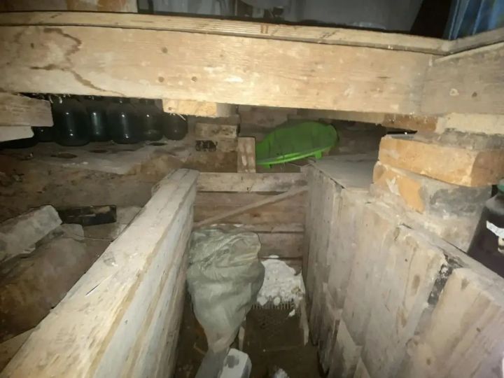 Жительнице Зеленодольска грозит административное наказание за самовольно вырытый погреб под своей квартирой