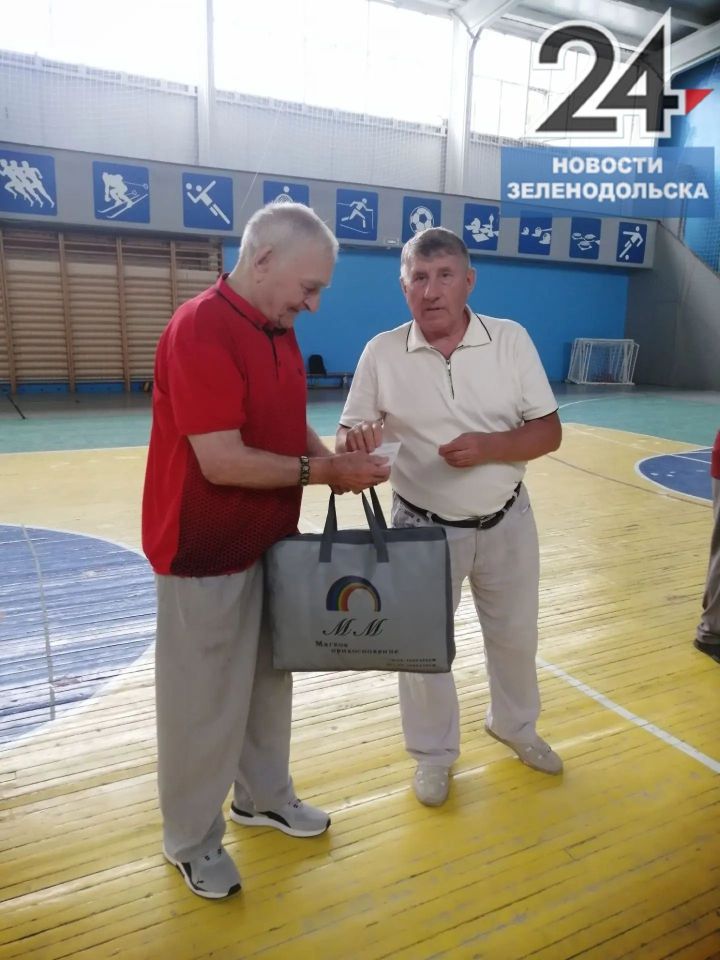В спорткомплексе «Авангард» прошёл турнир по волейболу среди ветеранов района и Зеленодольска