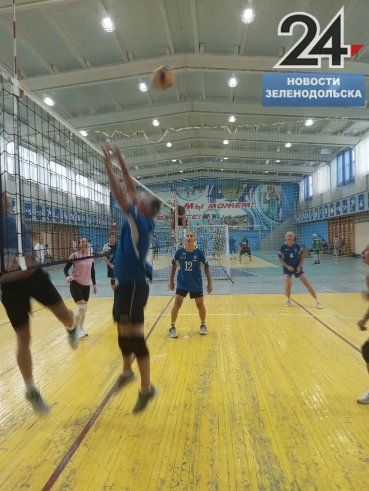В спорткомплексе «Авангард» прошёл турнир по волейболу среди ветеранов района и Зеленодольска