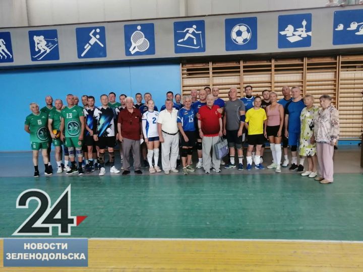 В спорткомплексе «Авангард» прошёл турнир по волейболу среди ветеранов района и Зеленодольска