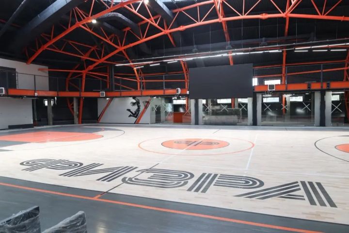 Глава Зеленодольского района и министр спорта Татарстана проверили ход работ на спортивном объекте «Физра»